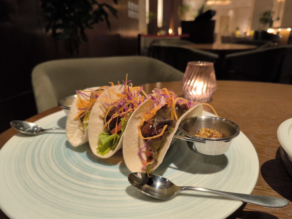 ＯＮＥ　ＳＴＡＴＩＯＮ　ＨＯＴＥＬ　ＫＵＭＡＭＯＴＯ　バー　馬肉のトルティーヤ